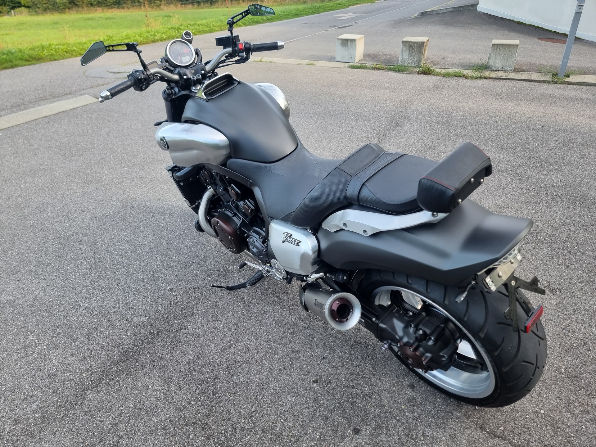 YAMAHA V-MAX-image-8