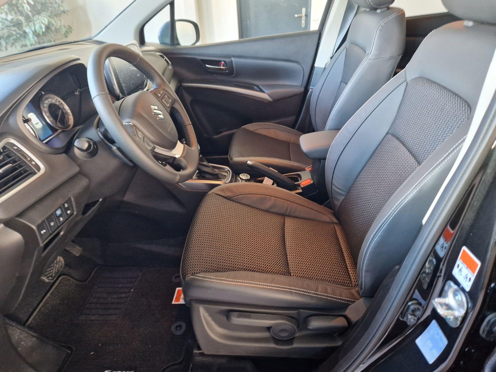 SUZUKI S-Cross 1.5 Compact Top Hybrid 4x4-image-9