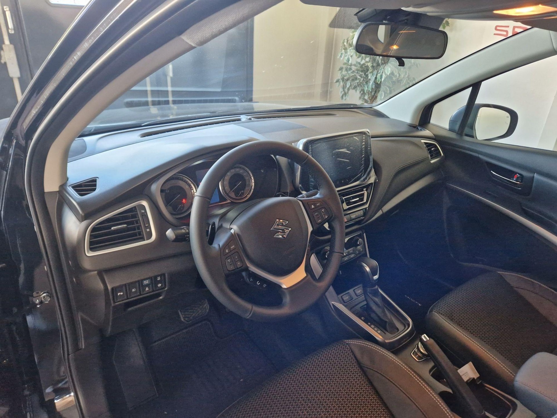 SUZUKI S-Cross 1.5 Compact Top Hybrid 4x4-image-25