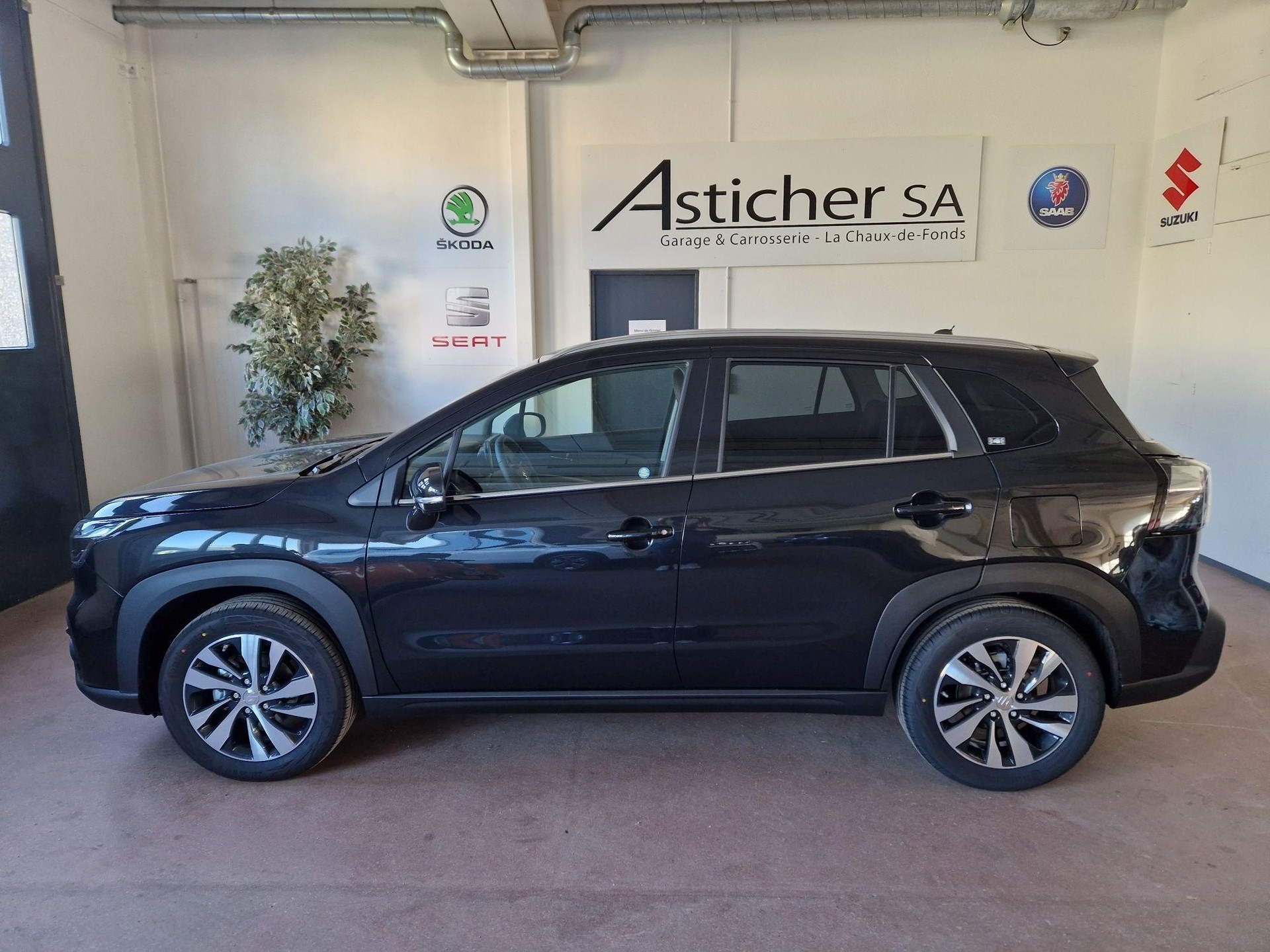 SUZUKI S-Cross 1.5 Compact Top Hybrid 4x4-showroom-element-3
