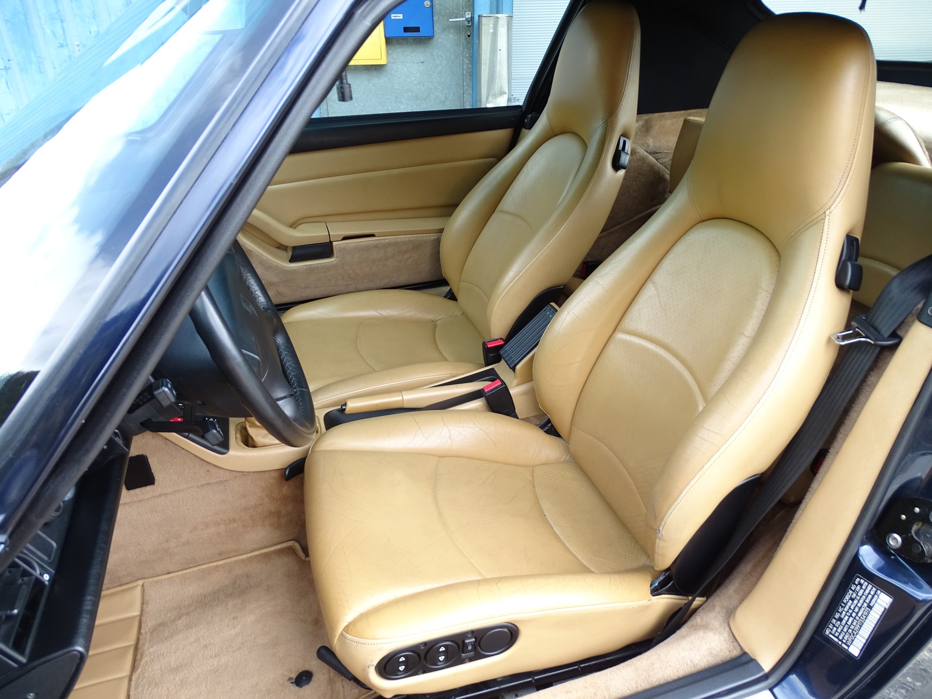 PORSCHE 993 Carrera 2 Cabrio-image-10