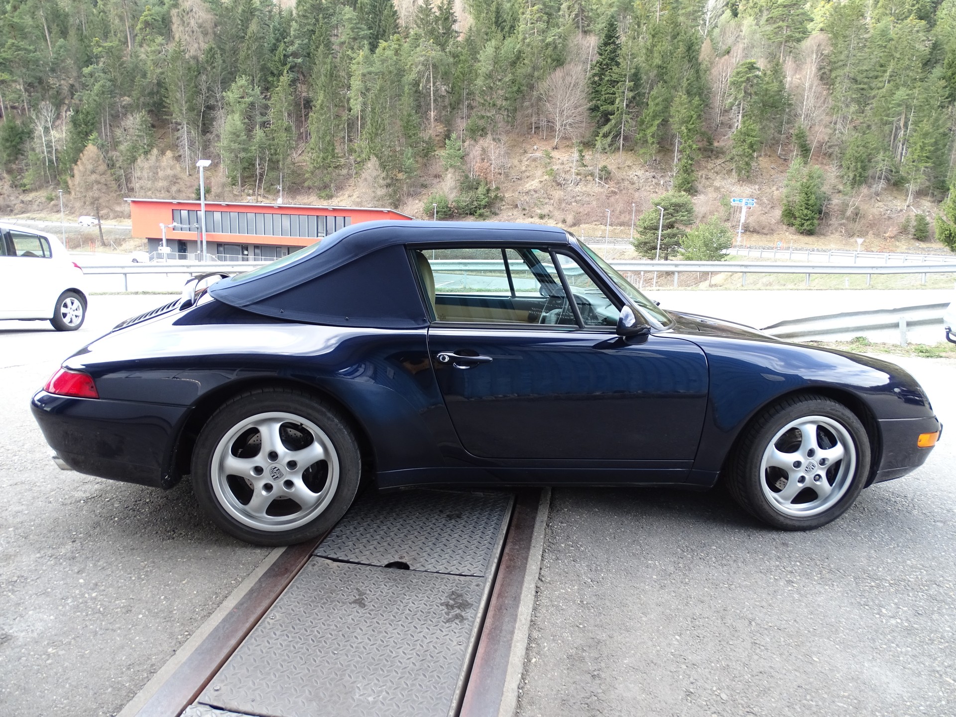 PORSCHE 993 Carrera 2 Cabrio-image-5
