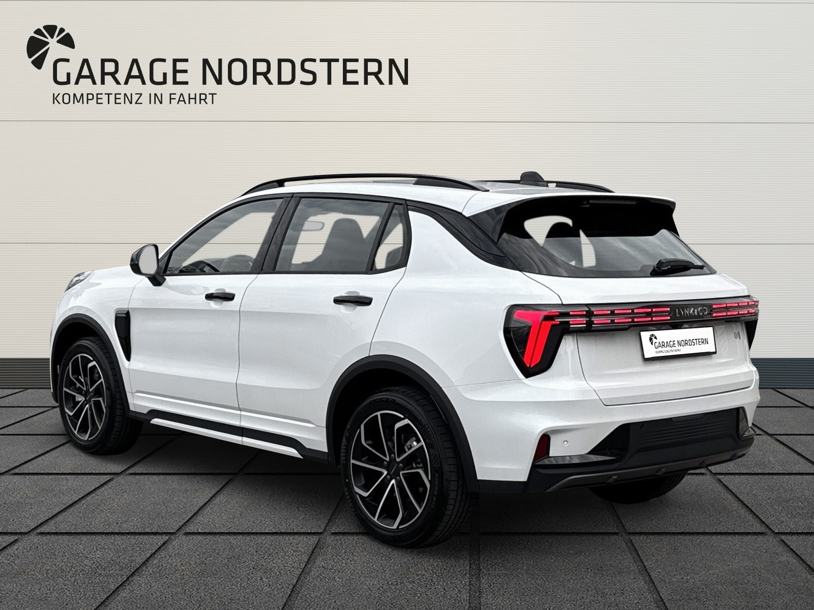 LYNK & CO 01 1.5 PHEV Core-showroom-element-2