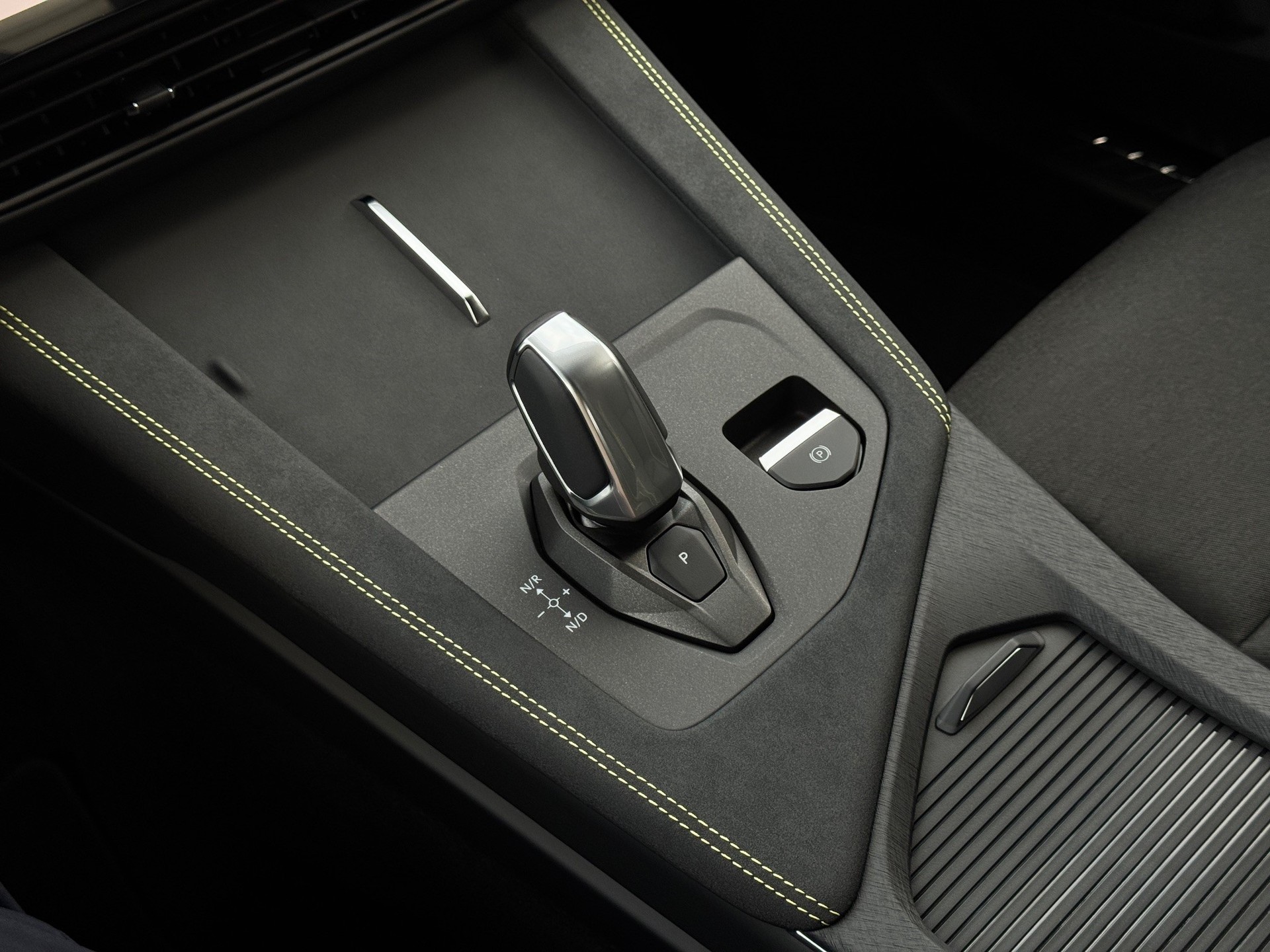 LYNK & CO 01 1.5 PHEV Core-image-16