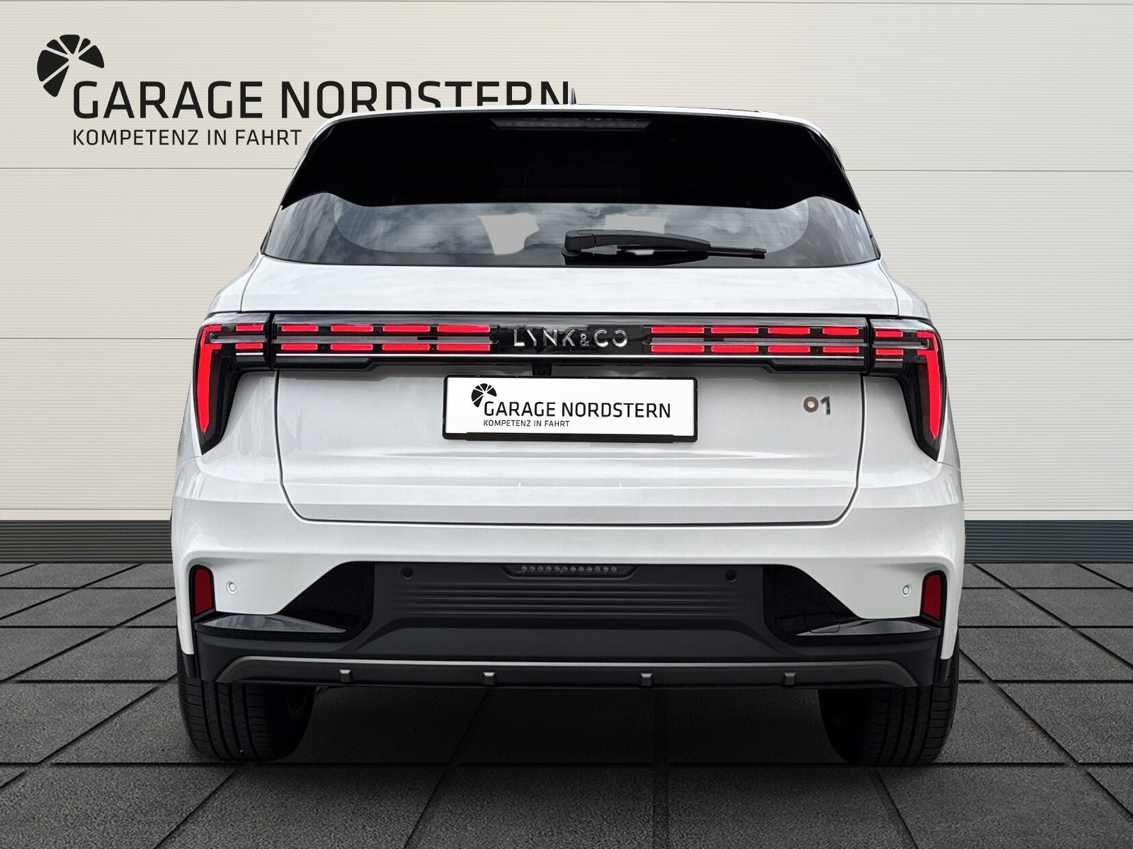 LYNK & CO 01 1.5 PHEV Core-showroom-element-3