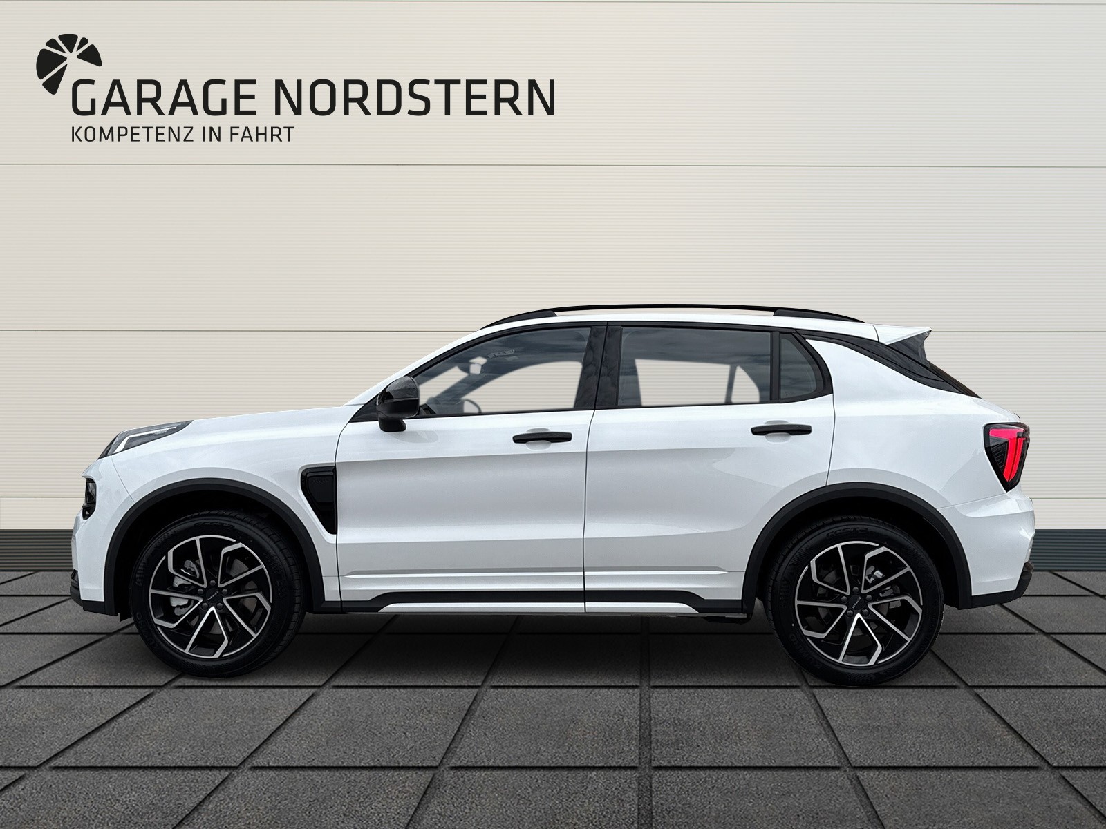 LYNK & CO 01 1.5 PHEV Core-showroom-element-1