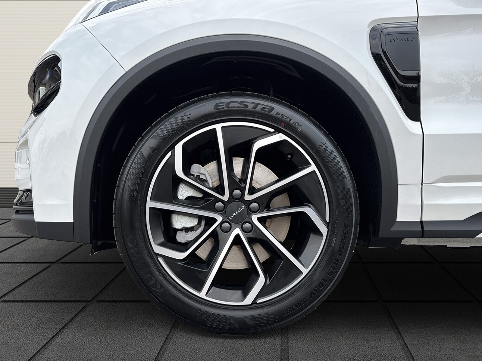 LYNK & CO 01 1.5 PHEV Core-image-4
