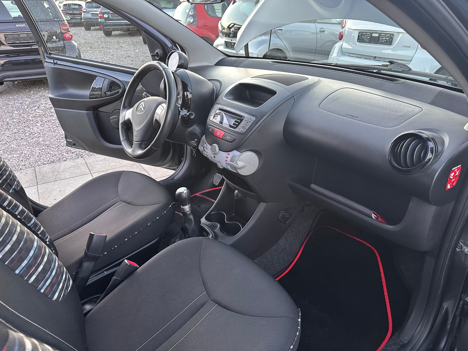 CITROEN C1 1.0i Exclusive-image-13