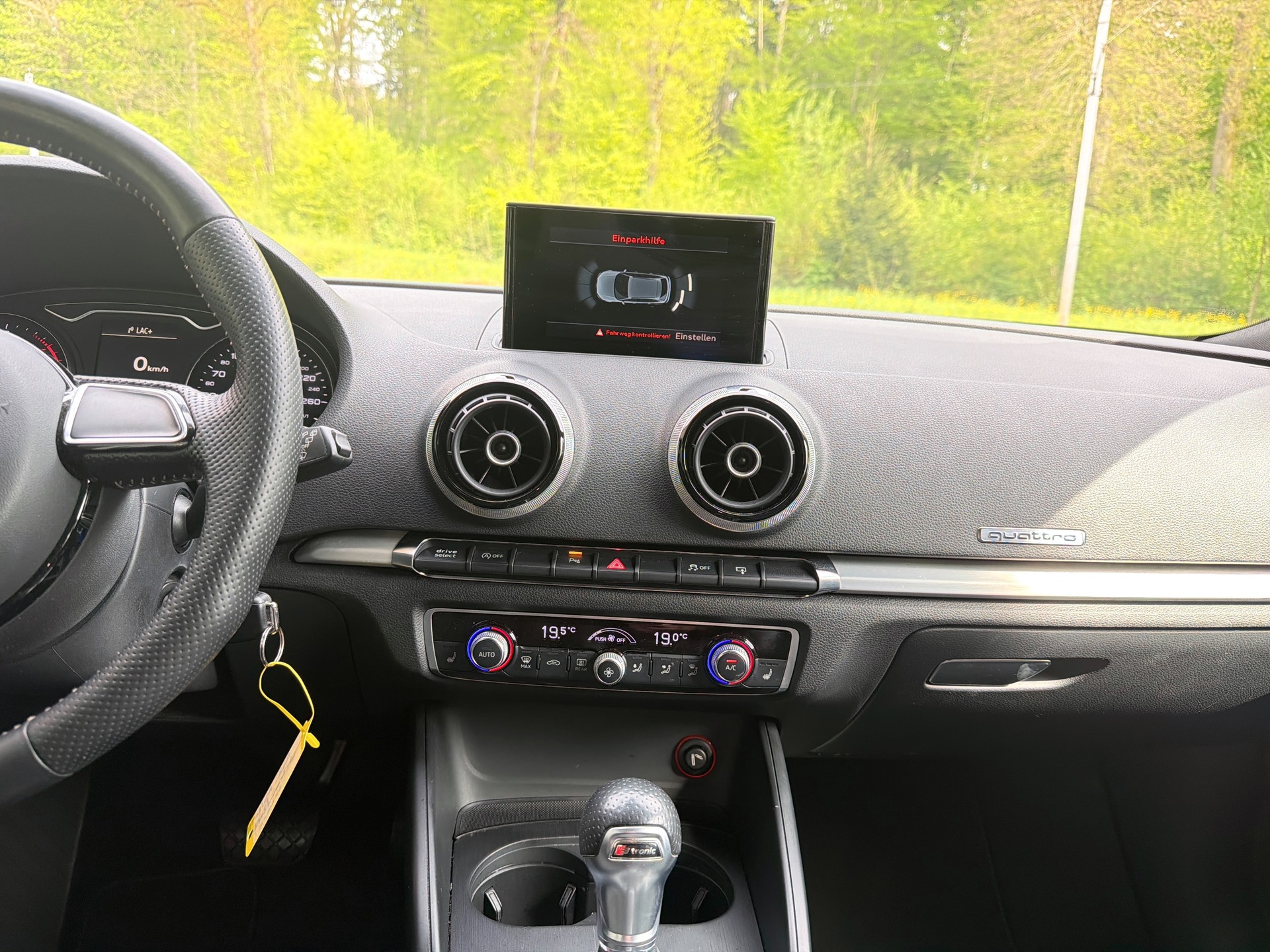 AUDI A3 Sportback 2.0 TDI Ambition quattro S-tronic-image-11