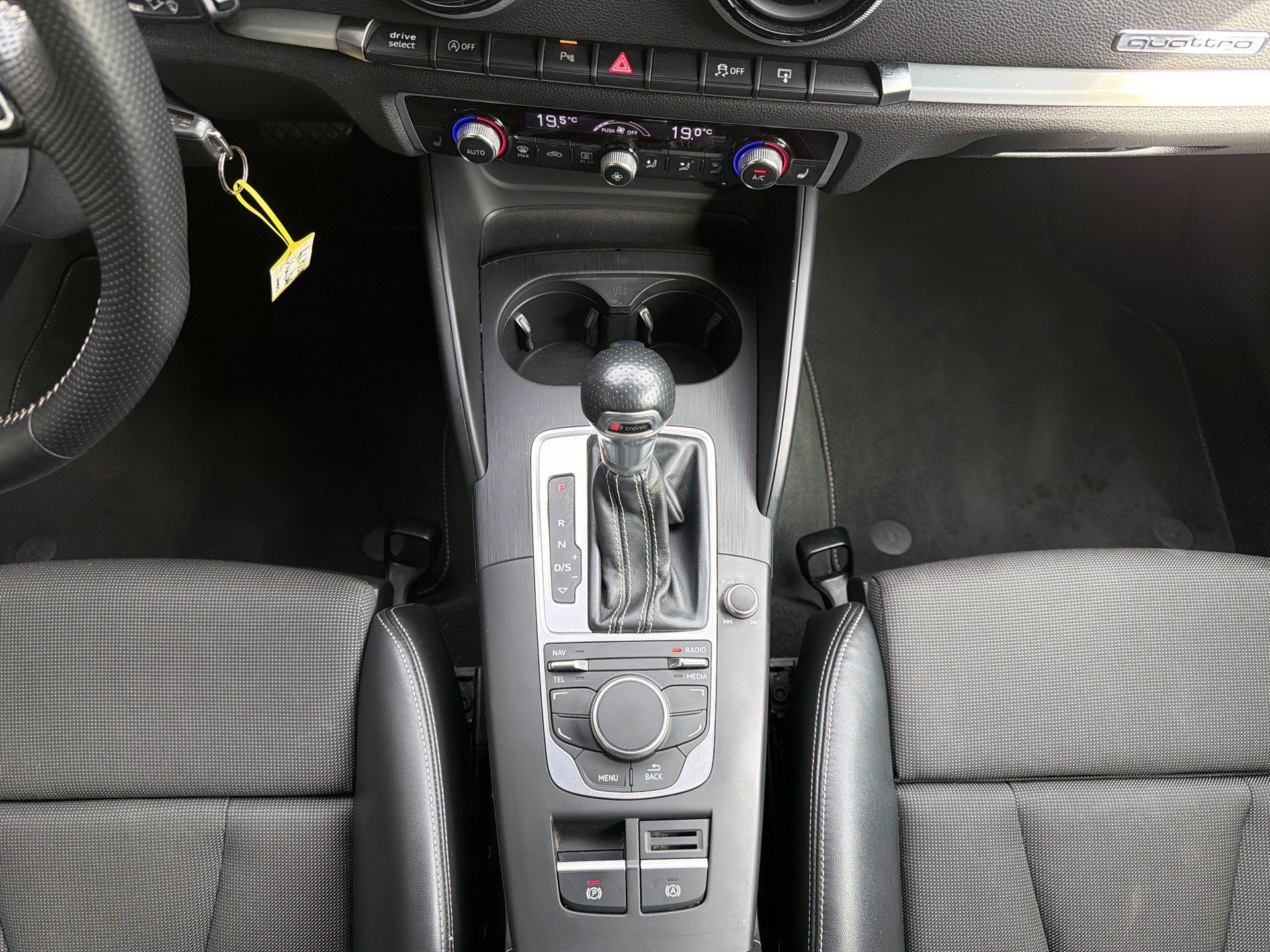 AUDI A3 Sportback 2.0 TDI Ambition quattro S-tronic-image-13