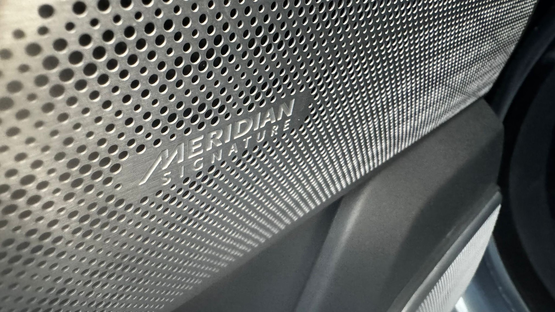 LAND ROVER Range Rover Velar 3.0 D 300 R-Dynamic HSE-image-6