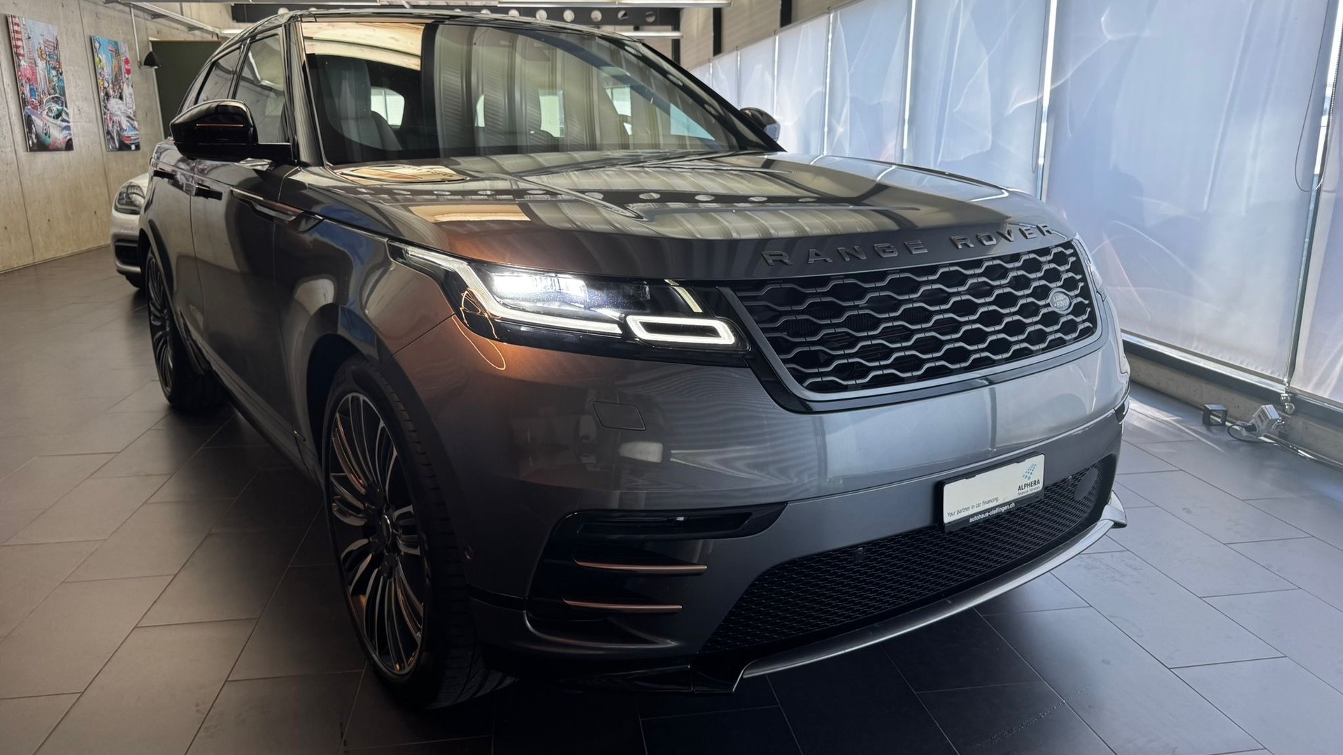 LAND ROVER Range Rover Velar 3.0 D 300 R-Dynamic HSE-image-13
