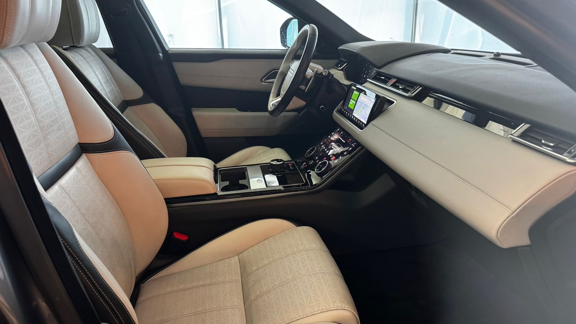 LAND ROVER Range Rover Velar 3.0 D 300 R-Dynamic HSE-image-22
