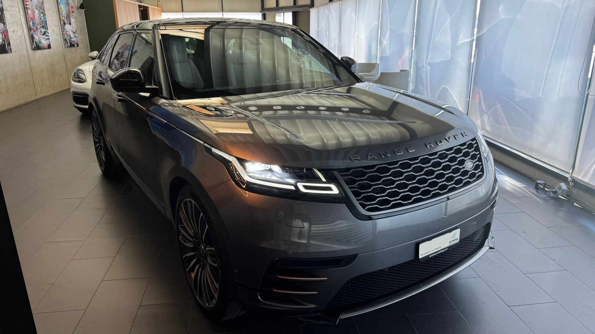LAND ROVER Range Rover Velar 3.0 D 300 R-Dynamic HSE-showroom-element-2