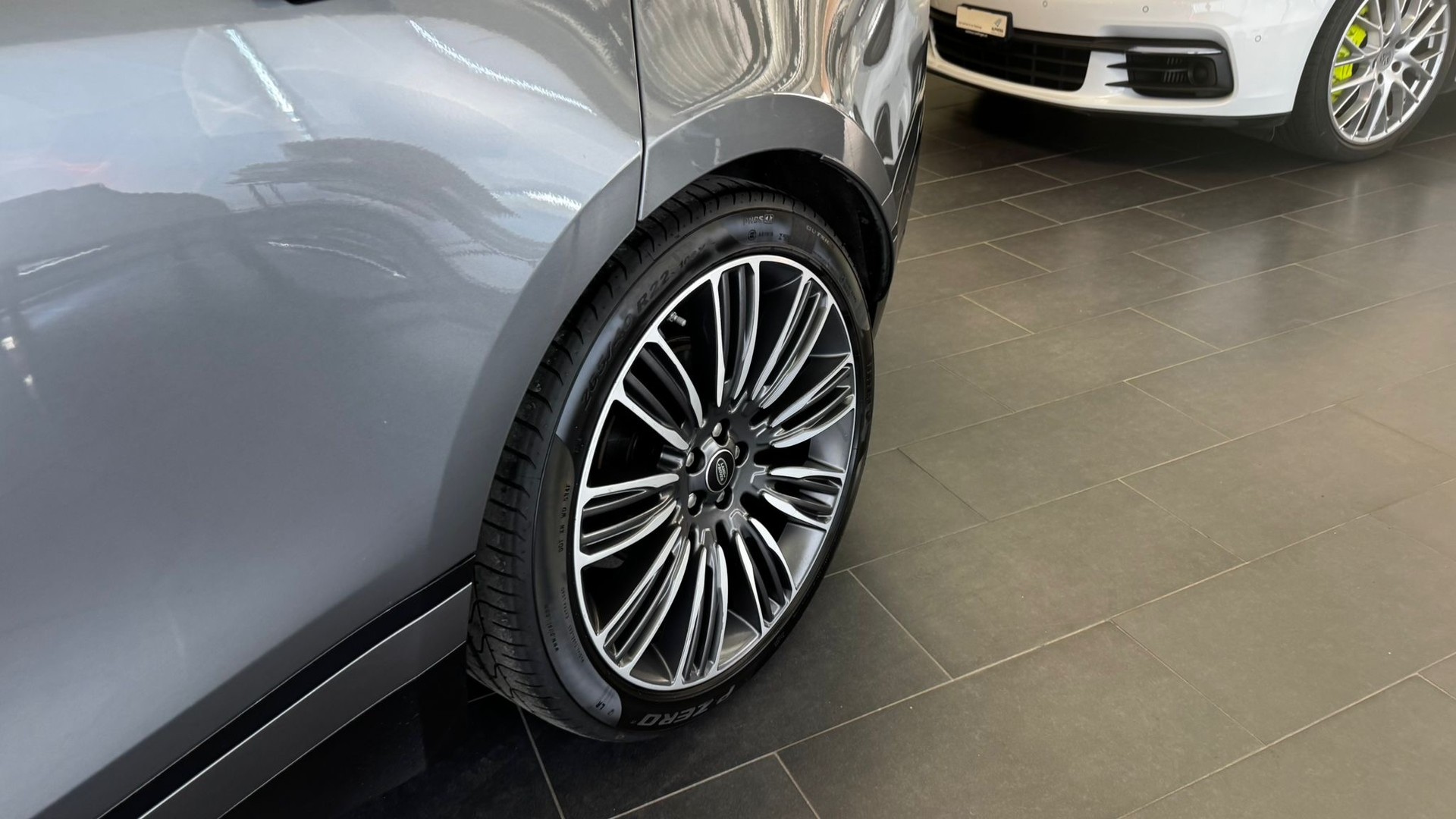 LAND ROVER Range Rover Velar 3.0 D 300 R-Dynamic HSE-image-7