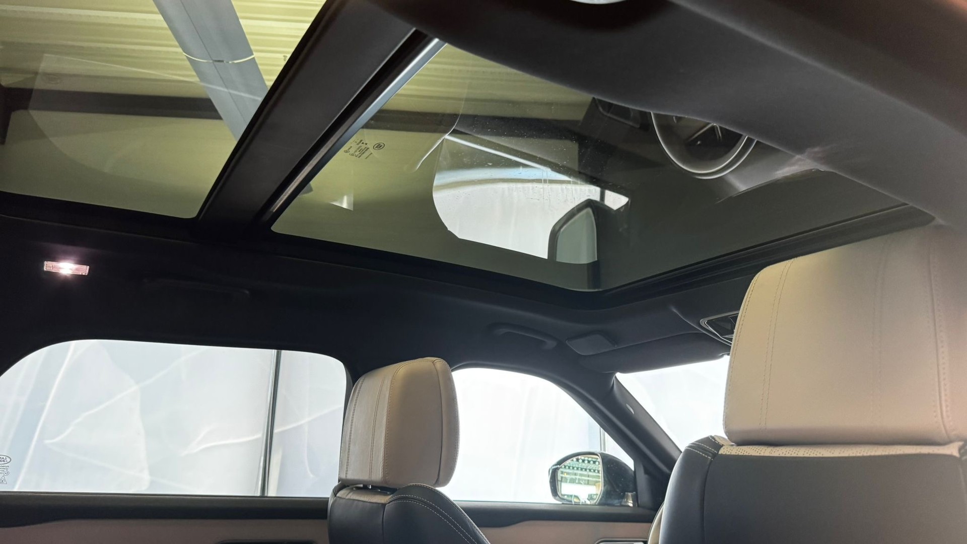LAND ROVER Range Rover Velar 3.0 D 300 R-Dynamic HSE-image-21