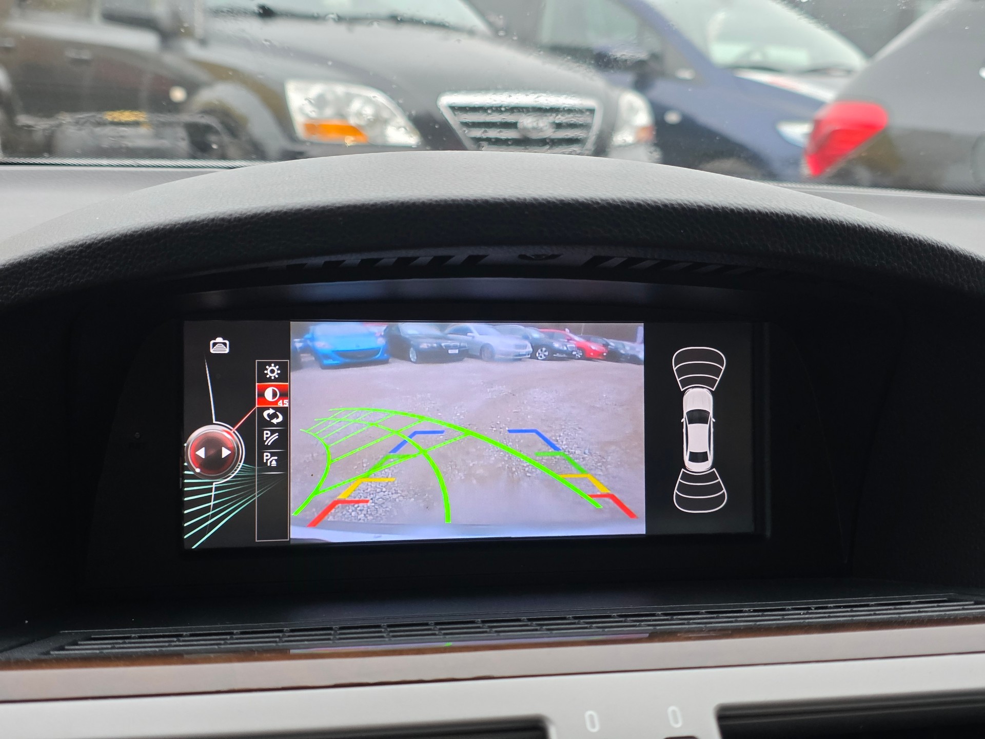BMW 750i-image-14