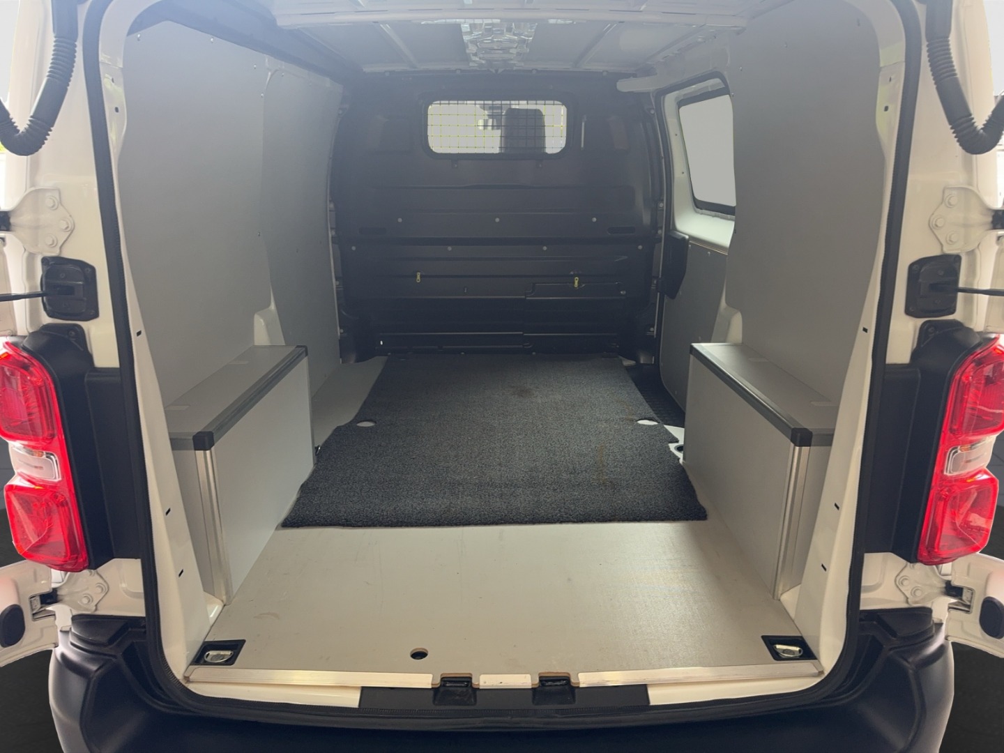 PEUGEOT Expert HDi120 S&S Prem. S-image-8