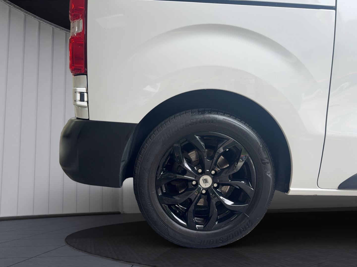 PEUGEOT Expert HDi120 S&S Prem. S-image-9