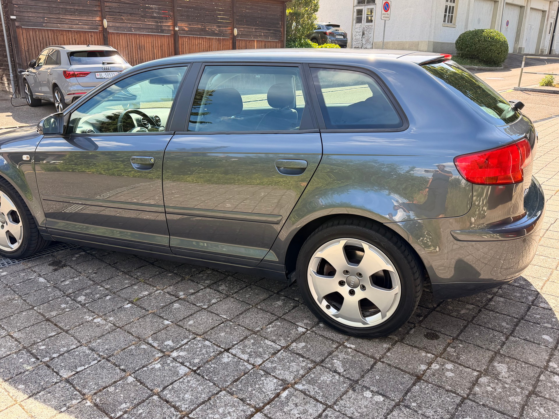 AUDI A3 Sportback 2.0 TDI Attraction quattro-showroom-element-1