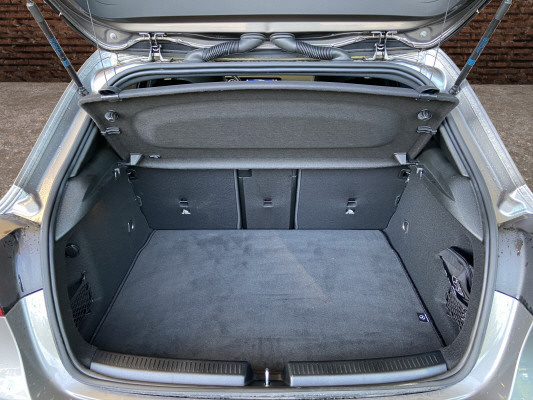 MERCEDES-BENZ A 250 AMG Line 4Matic-image-6