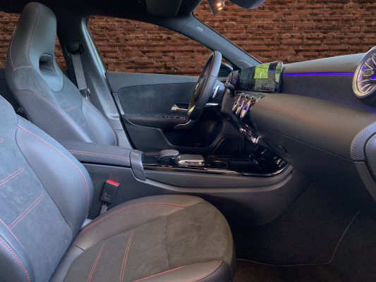 MERCEDES-BENZ A 250 AMG Line 4Matic-image-11