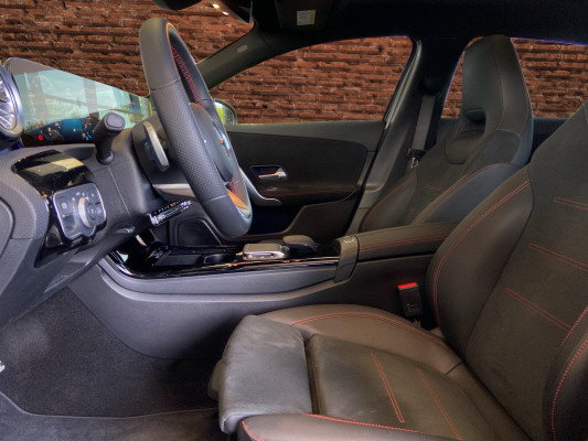 MERCEDES-BENZ A 250 AMG Line 4Matic-image-10