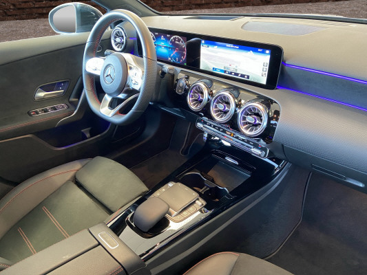 MERCEDES-BENZ A 250 AMG Line 4Matic-image-14