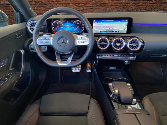 MERCEDES-BENZ A 250 AMG Line 4Matic-image-9