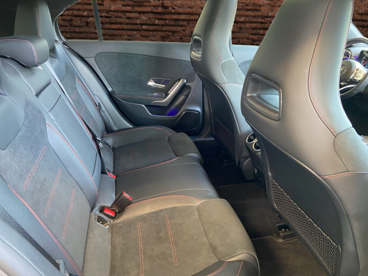 MERCEDES-BENZ A 250 AMG Line 4Matic-image-12