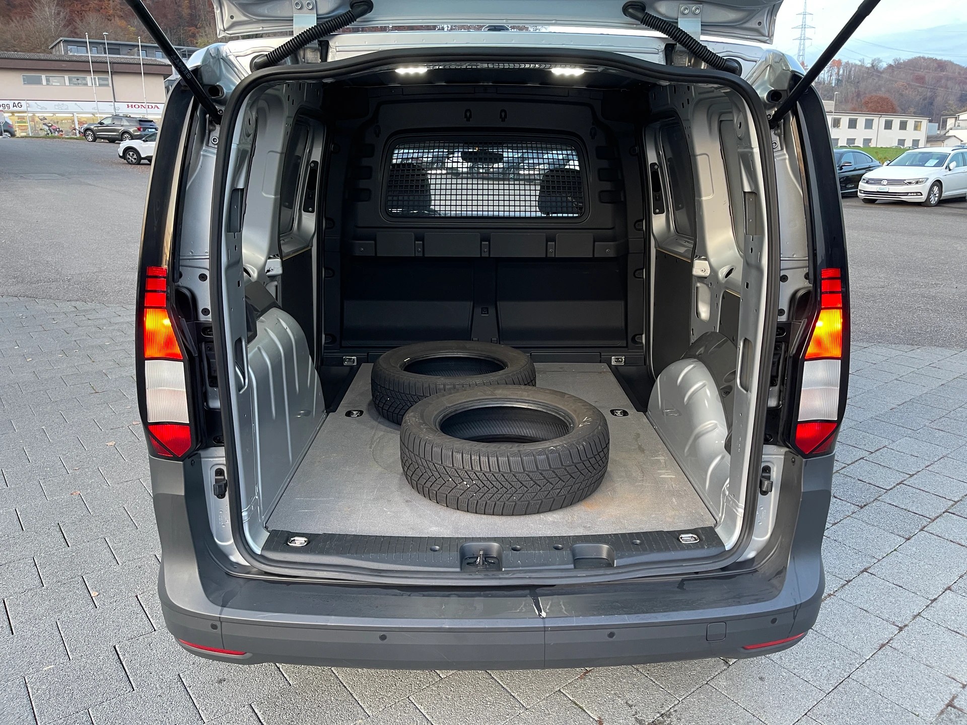 VW Caddy Cargo 2.0TDI DSG-image-9