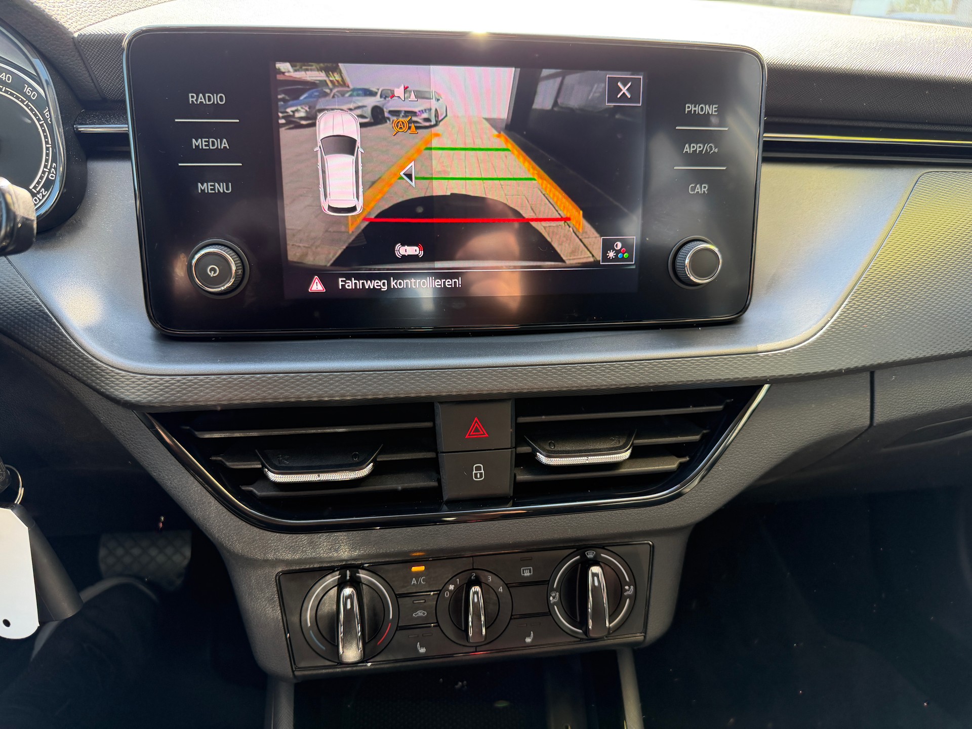 SKODA Kamiq 1.0 TSI Ambition DSG-image-11