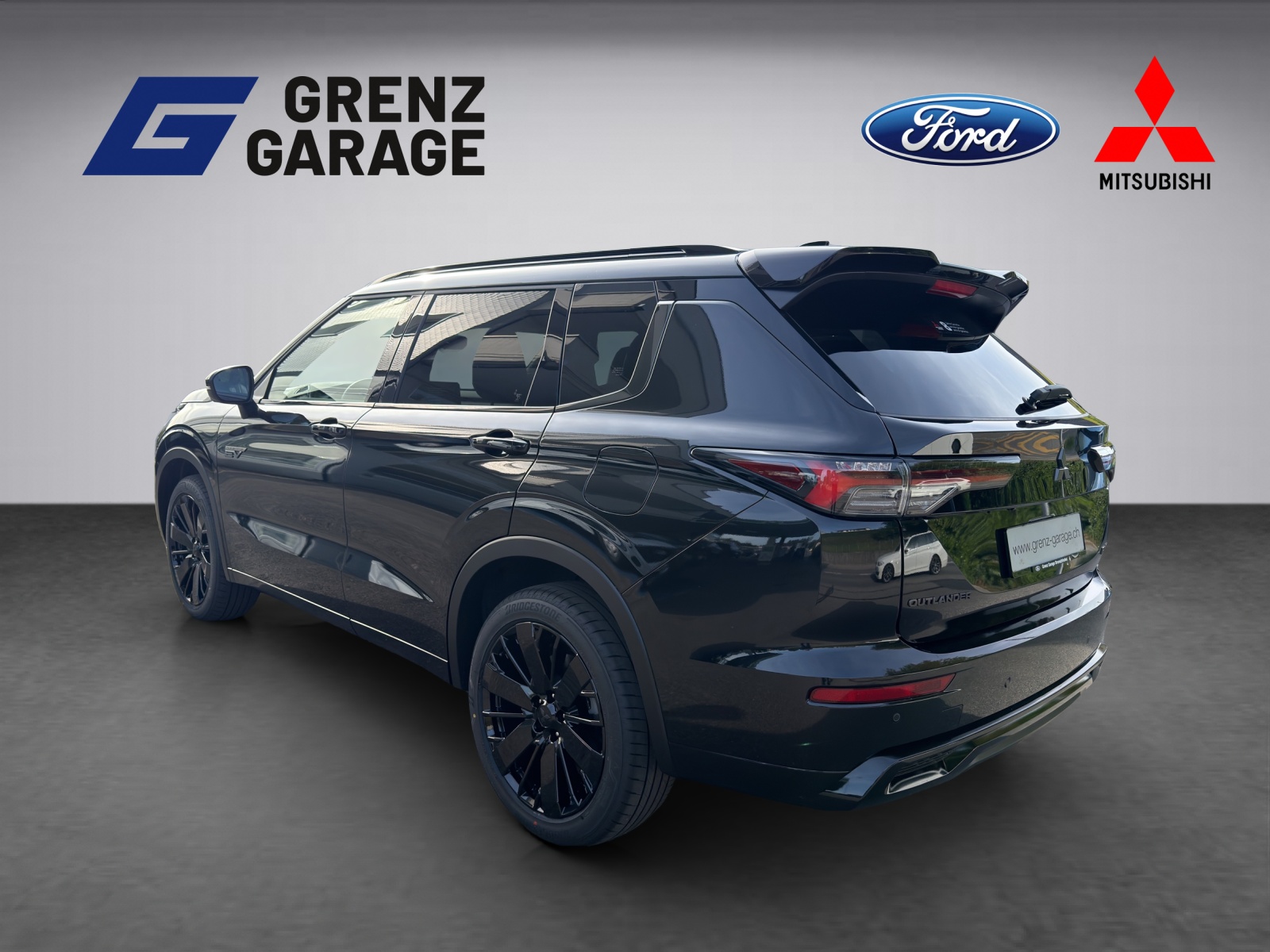 MITSUBISHI Outlander 2.4 PHEV Sport 4x4-image-2
