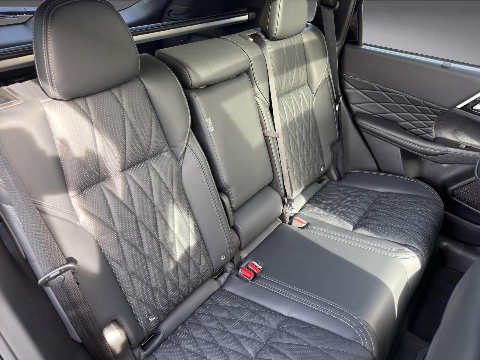 MITSUBISHI Outlander 2.4 PHEV Sport 4x4-image-15