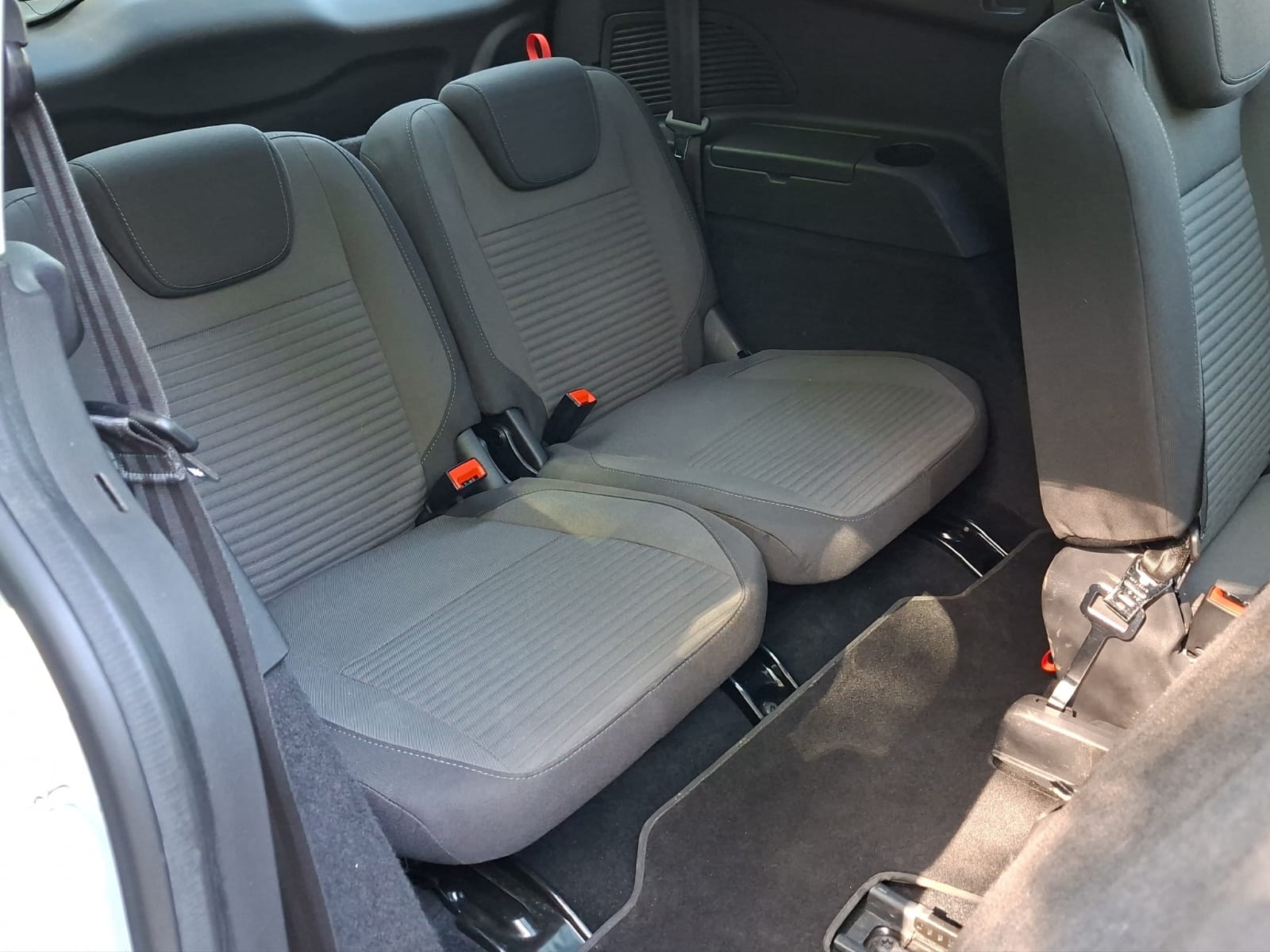 FORD GrC-Max 1.5 SCTi Titanium-image-9