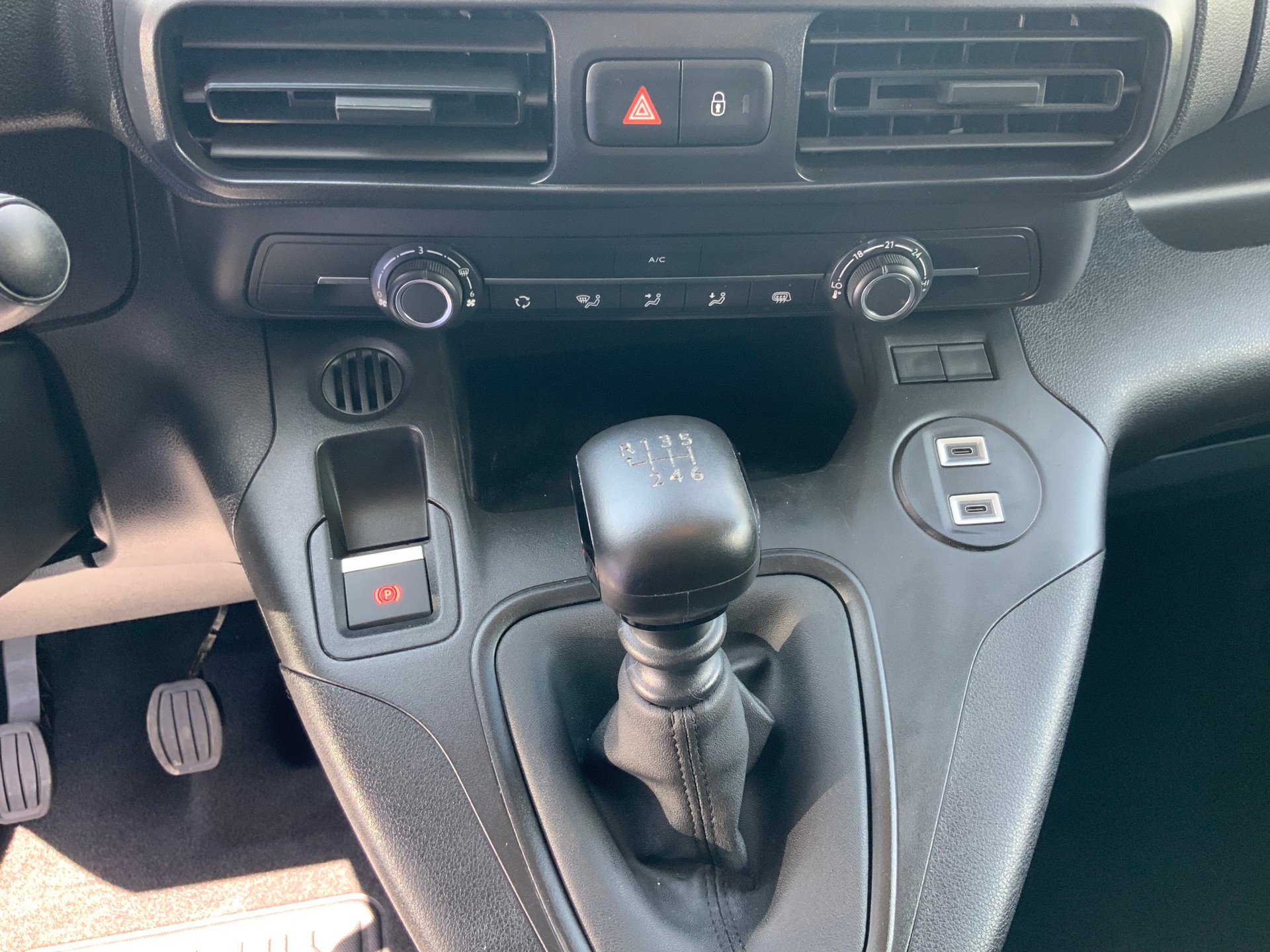 PEUGEOT Partner 1.2 Pure Tech 110 Standard 650kg-image-7