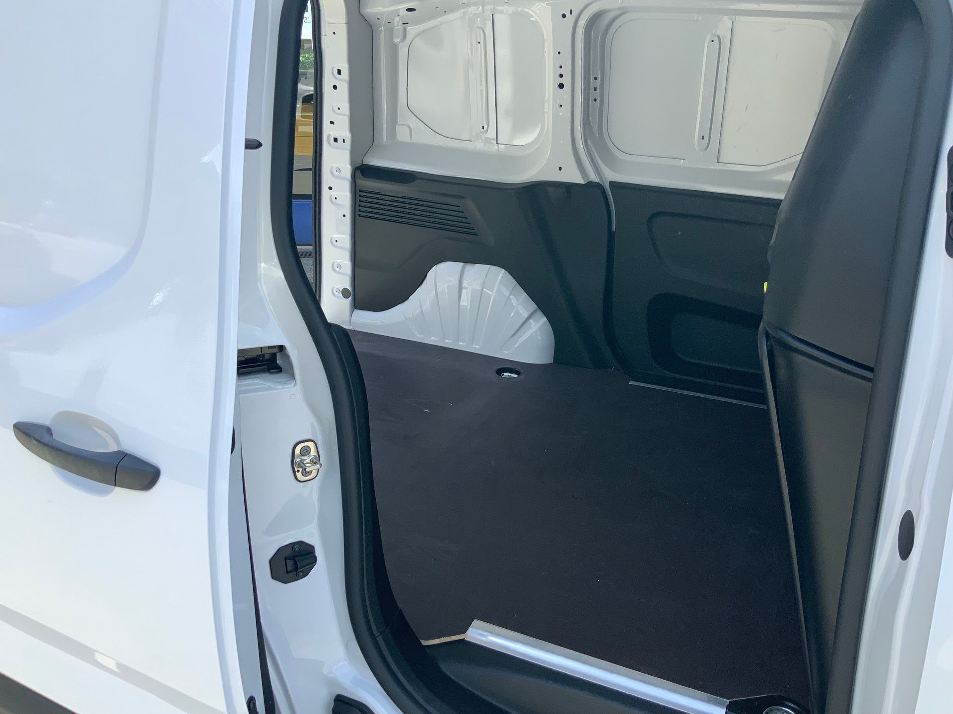 PEUGEOT Partner 1.2 Pure Tech 110 Standard 650kg-image-3