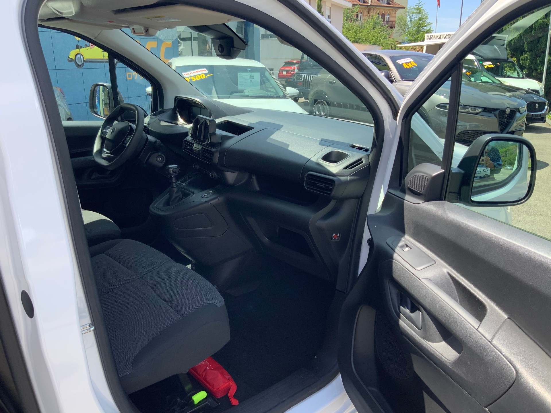 PEUGEOT Partner 1.2 Pure Tech 110 Standard 650kg-image-2