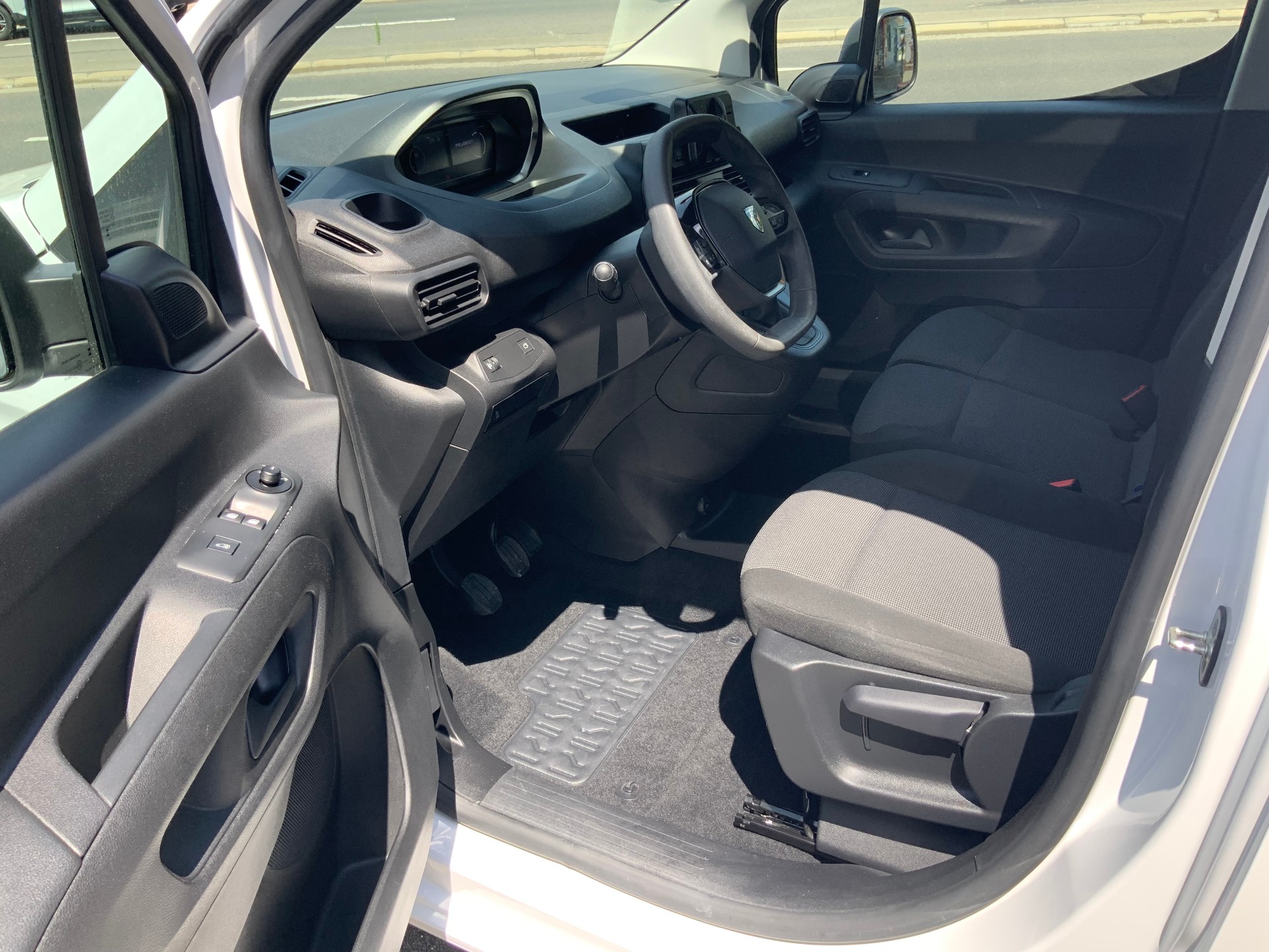 PEUGEOT Partner 1.2 Pure Tech 110 Standard 650kg-image-11