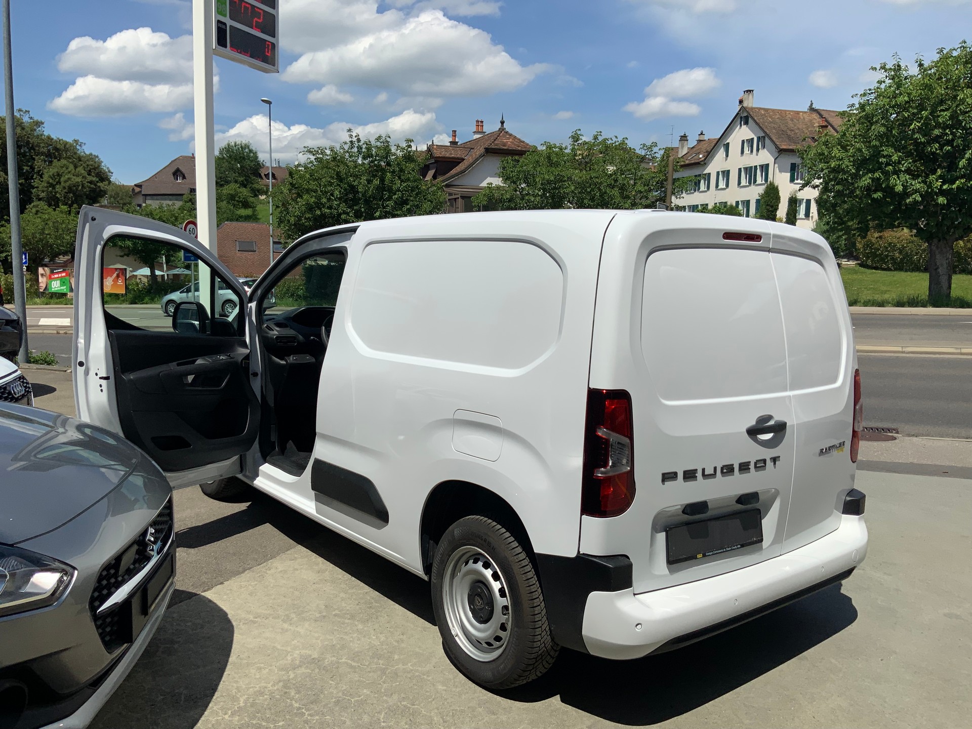 PEUGEOT Partner 1.2 Pure Tech 110 Standard 650kg-image-15
