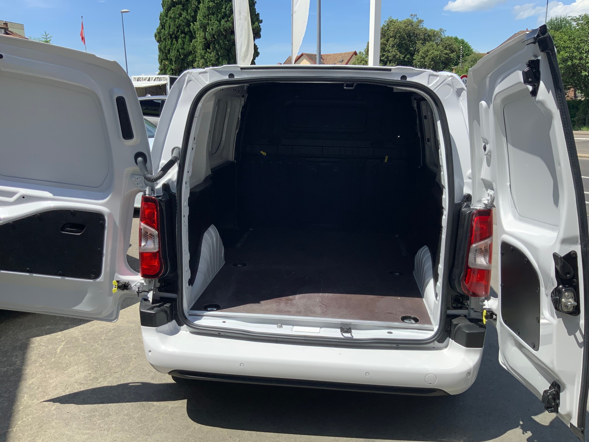 PEUGEOT Partner 1.2 Pure Tech 110 Standard 650kg-image-5