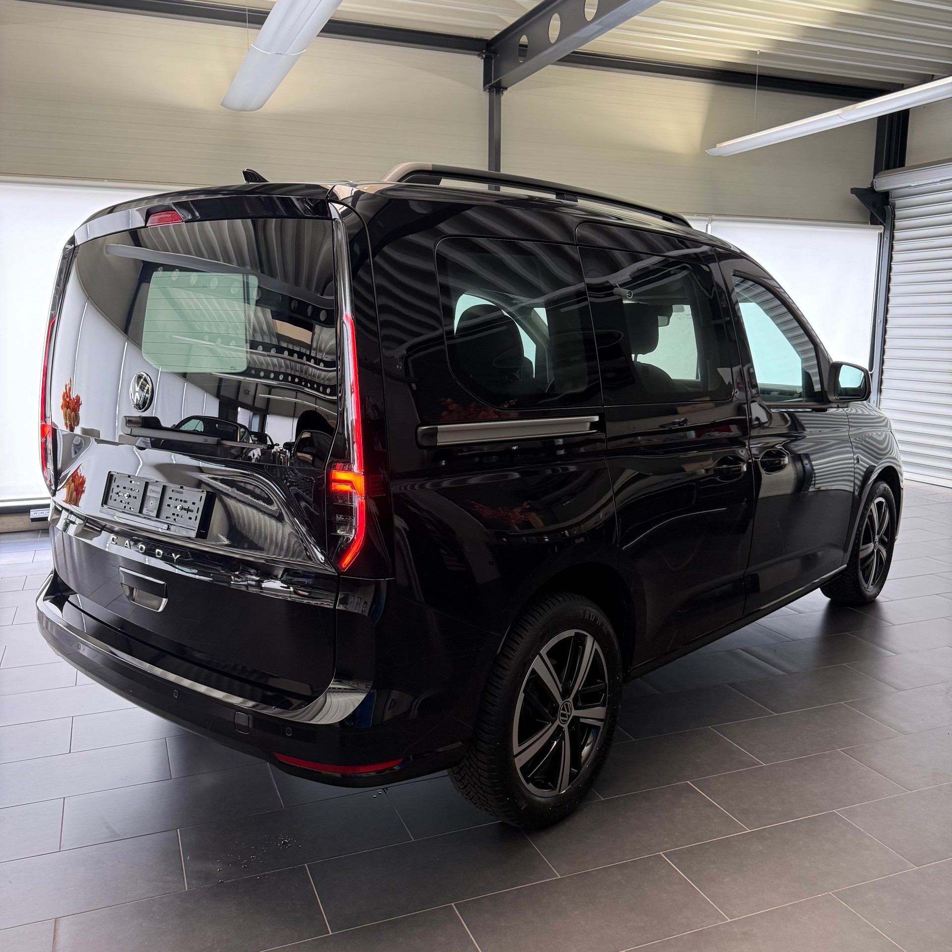 VW Caddy 1.5 TSI Liberty-image-17