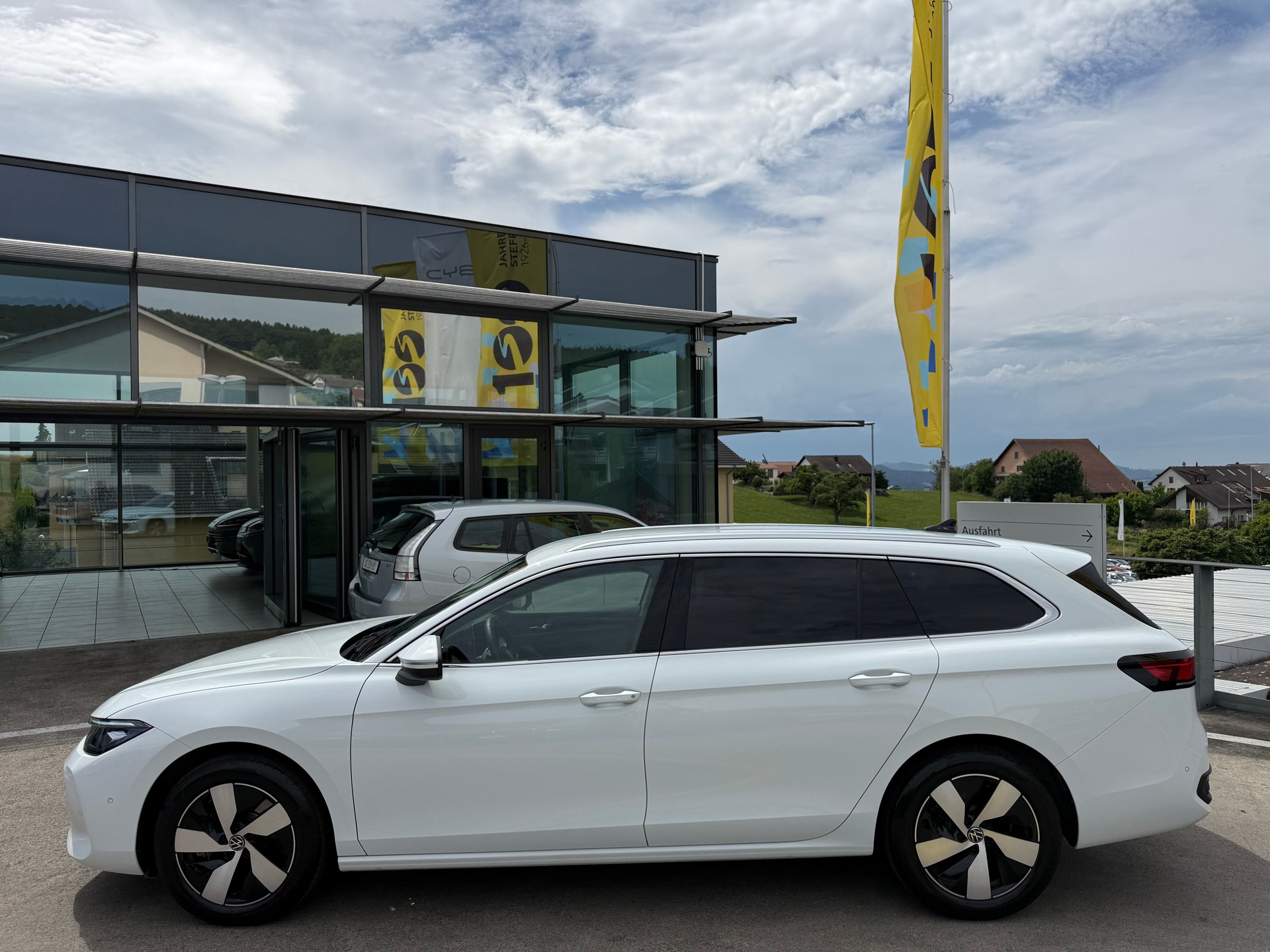VW Passat Variant 2.0 TDI evo Business 4 Motion DSG-image-7