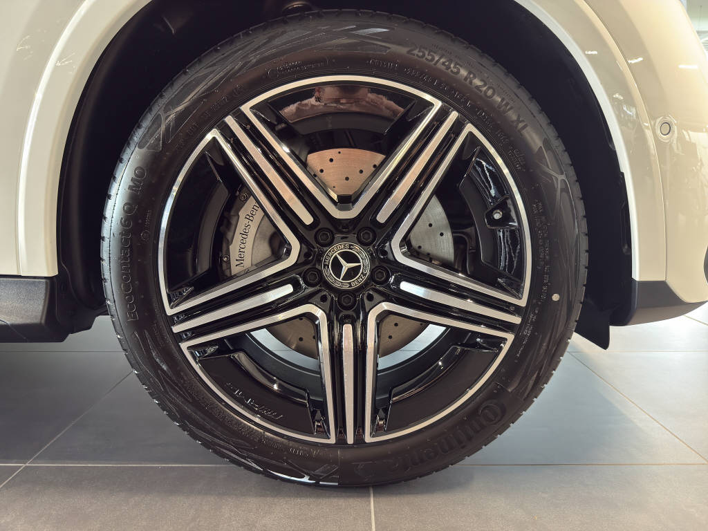 MERCEDES-BENZ GLC 200 AMG Line 4matic Coupé-image-6