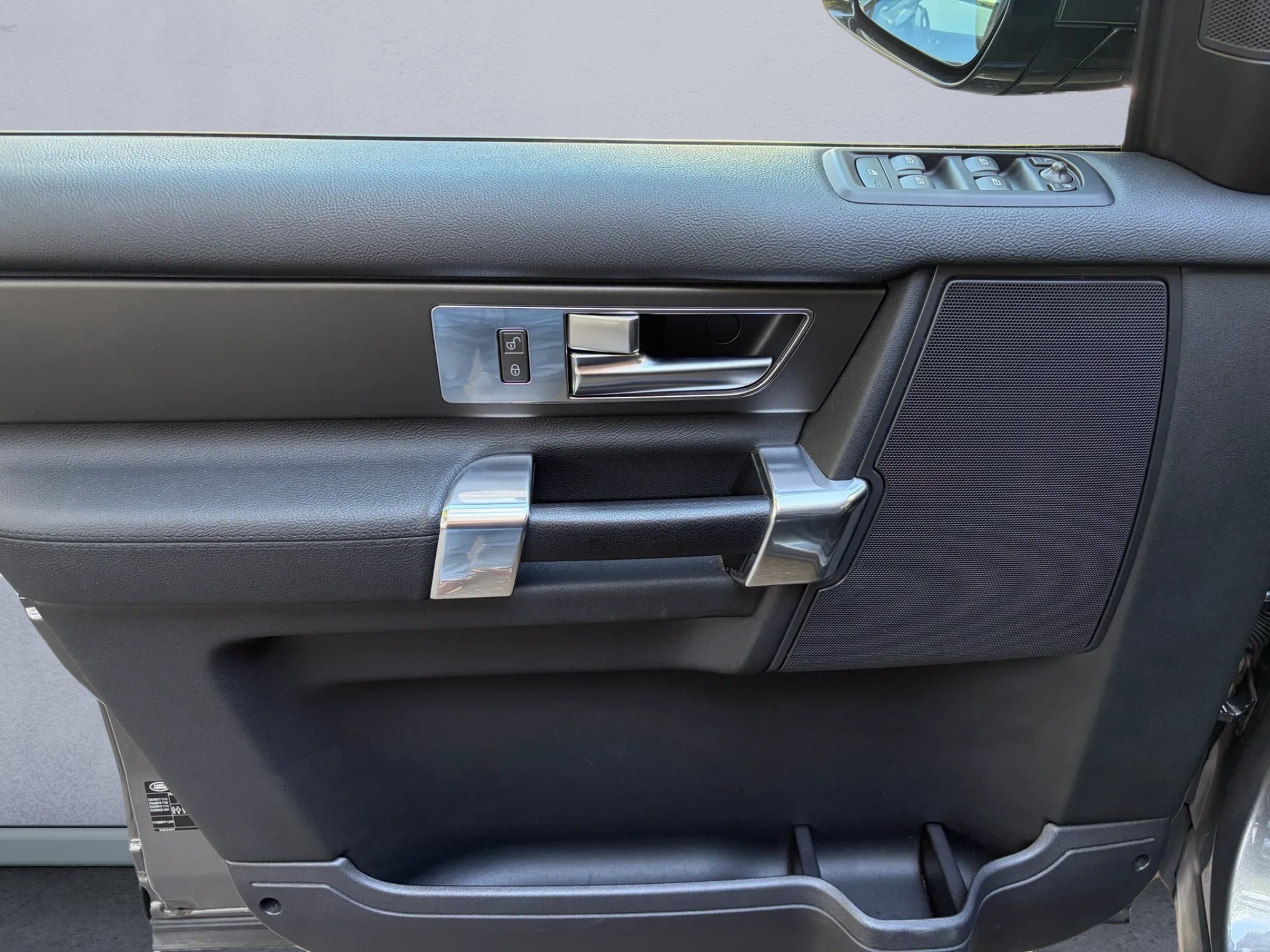 LAND ROVER Discovery 3.0 TDV6 HSE Automatic-image-14