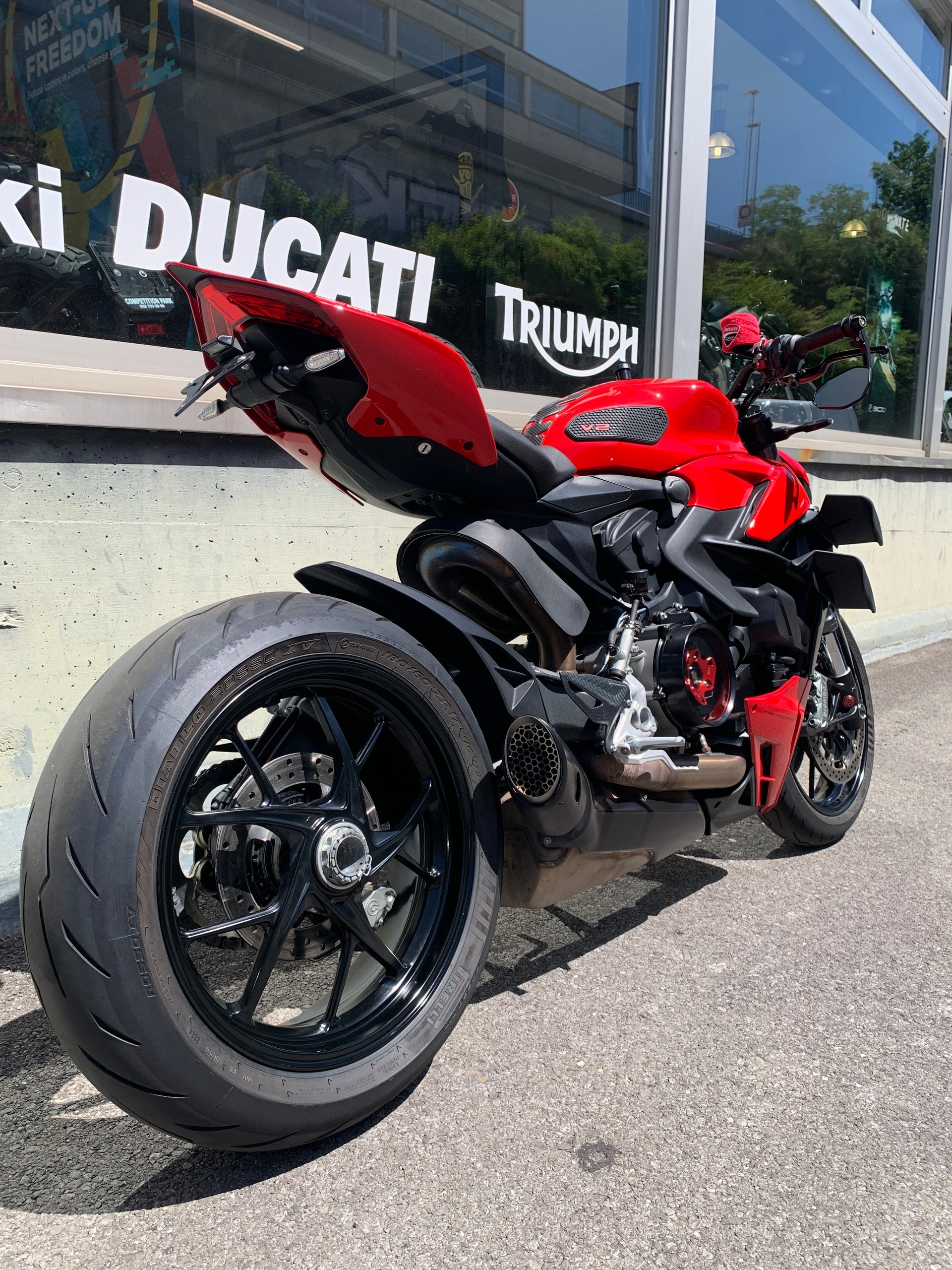 DUCATI Streetfighter V4 S-showroom-element-2