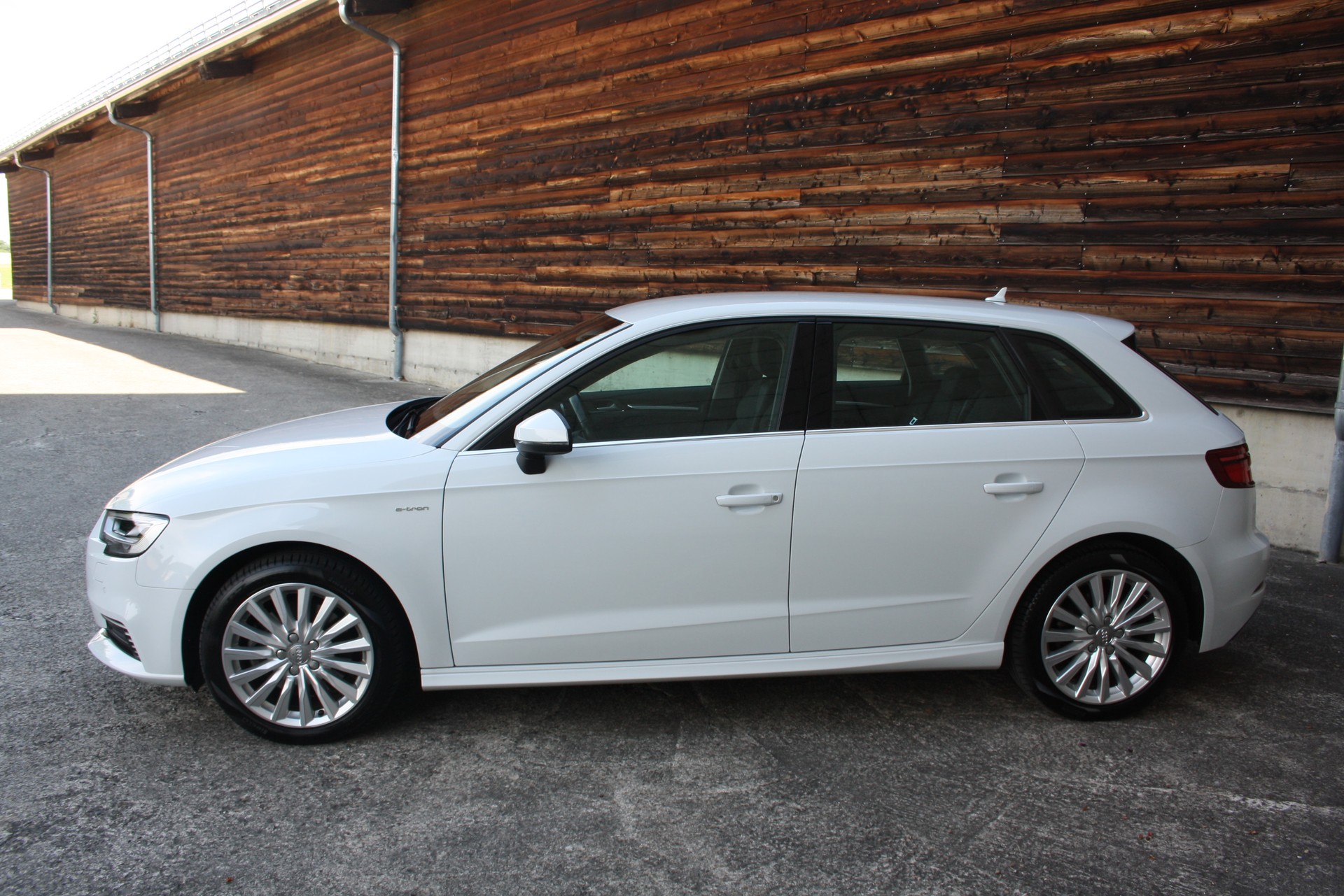 AUDI A3 Sportback 1.4 e-tron Sport S-tronic-image-3