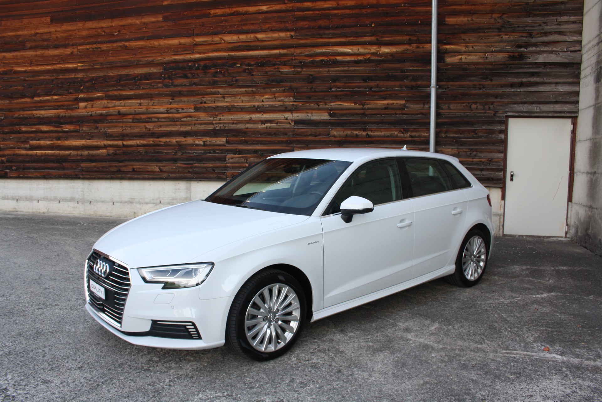 AUDI A3 Sportback 1.4 e-tron Sport S-tronic-image-2