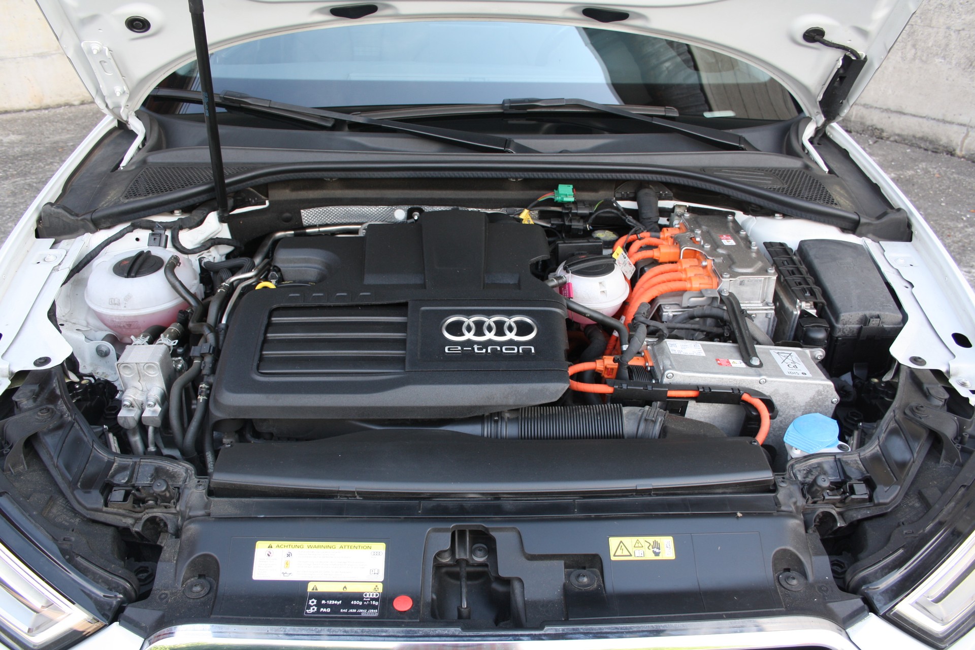 AUDI A3 Sportback 1.4 e-tron Sport S-tronic-image-15