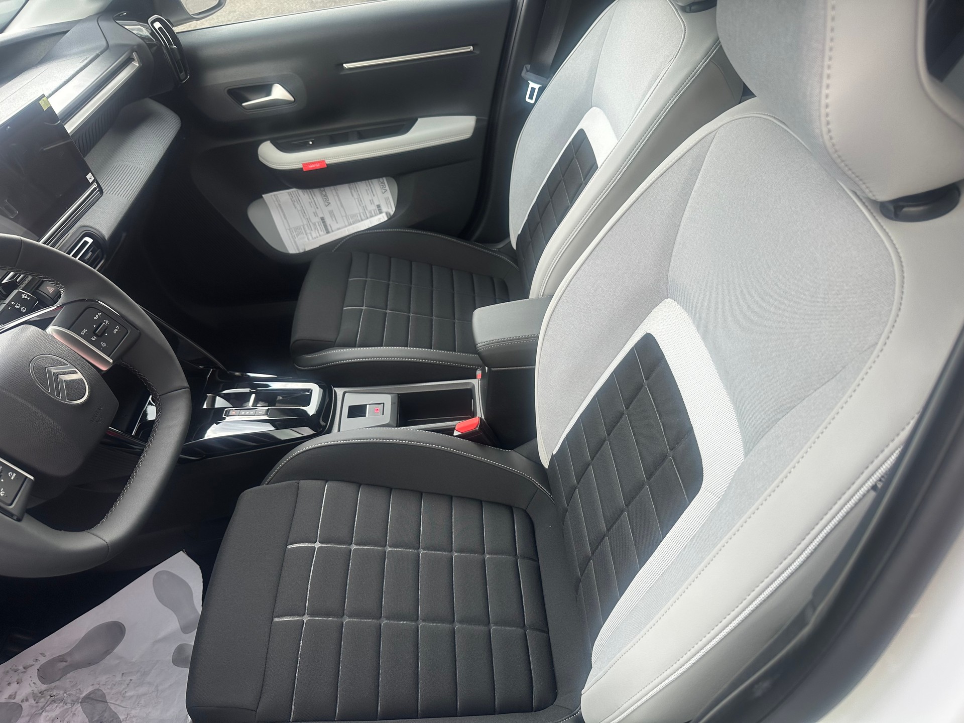 CITROEN C3 1.2i MHEV Tricolore DCS6-image-1